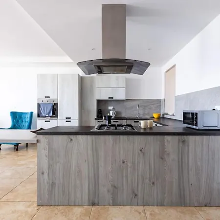 Spacious Panoramicview By Homely Mellieħa
